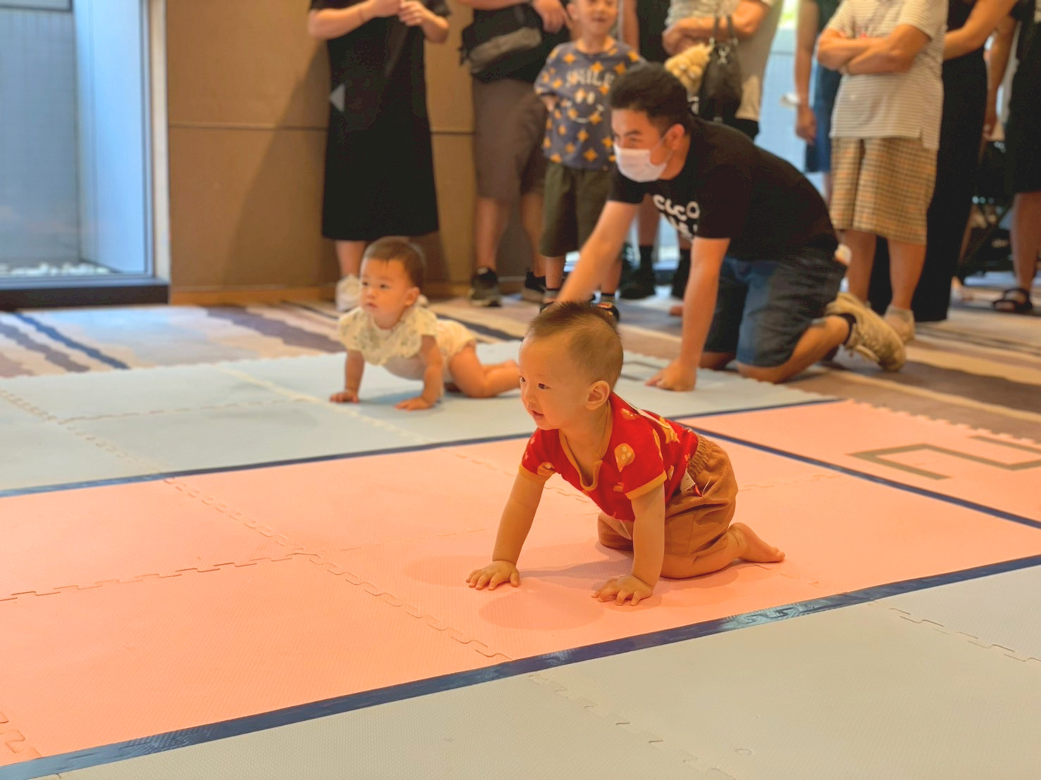 5月萌寶運動會｜寶寶爬行比賽