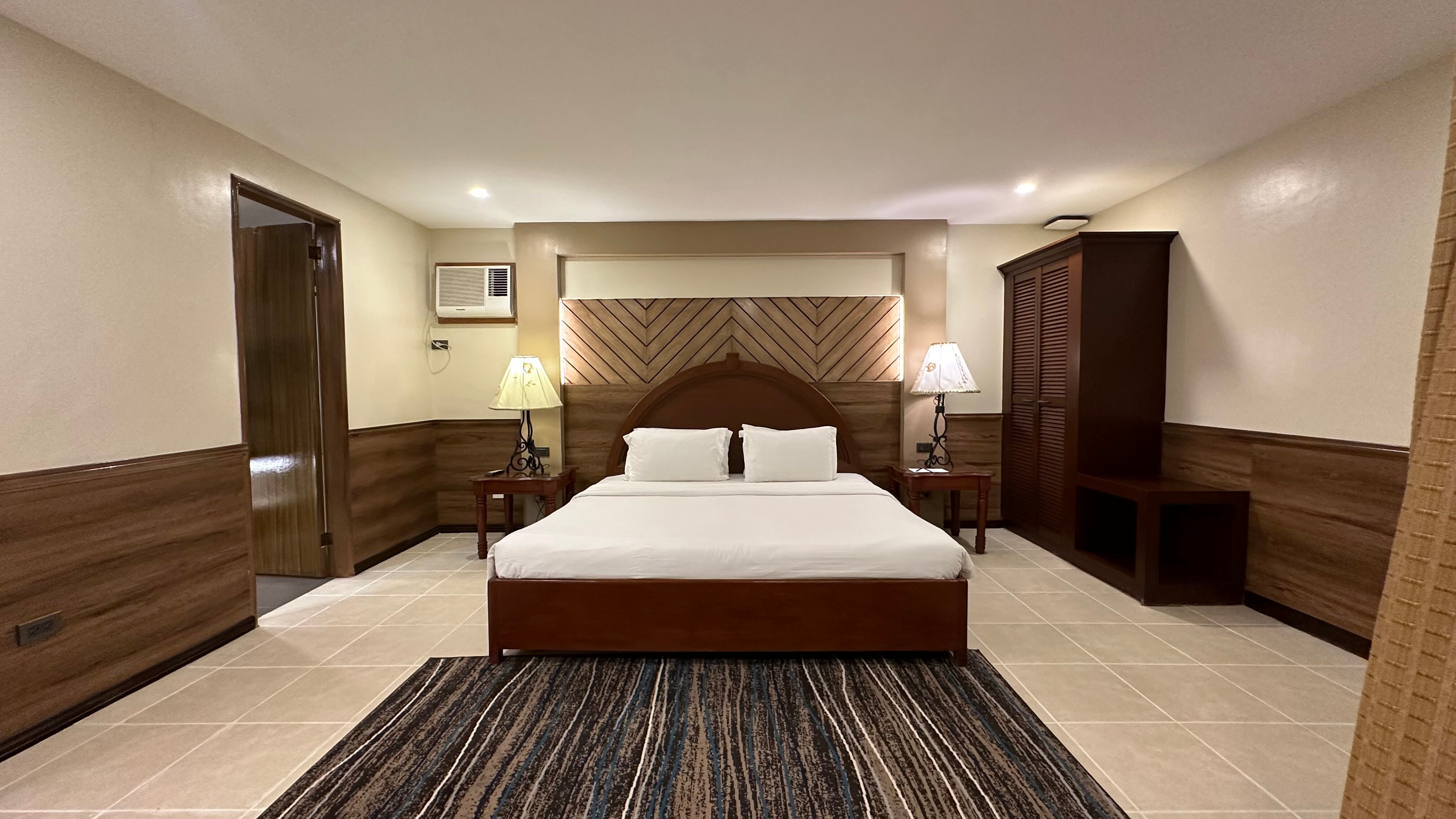 STANDARD ROOM QUEEN BED | Luxury Alona Beach Resort in Panglao, Bohol ...